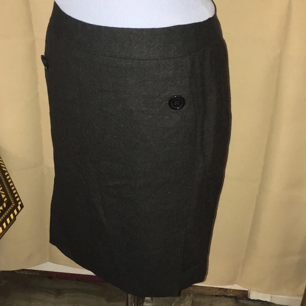The Limited pencil Skirt‎